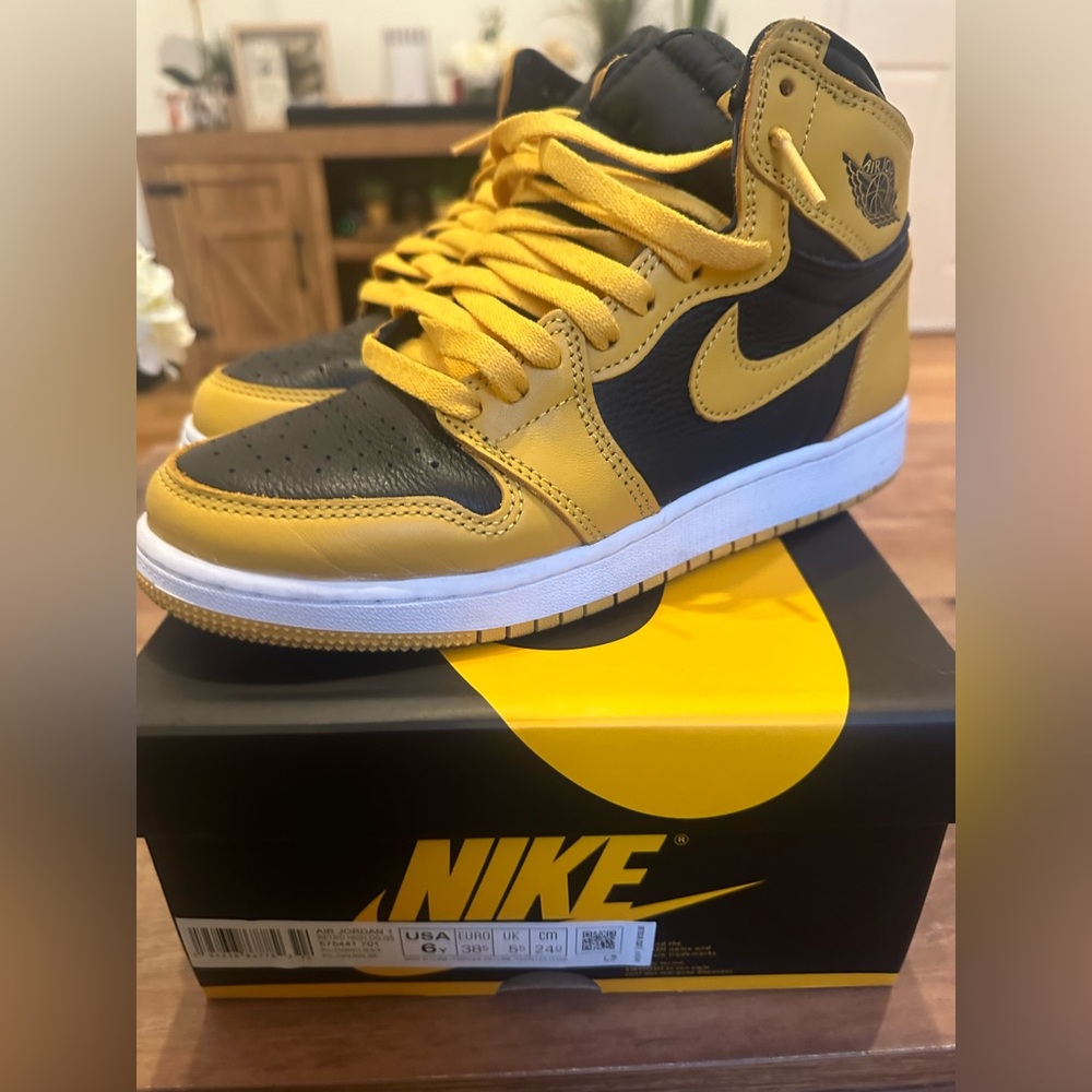 AIR JORDAN 1 RETRO HIGH POLLEN